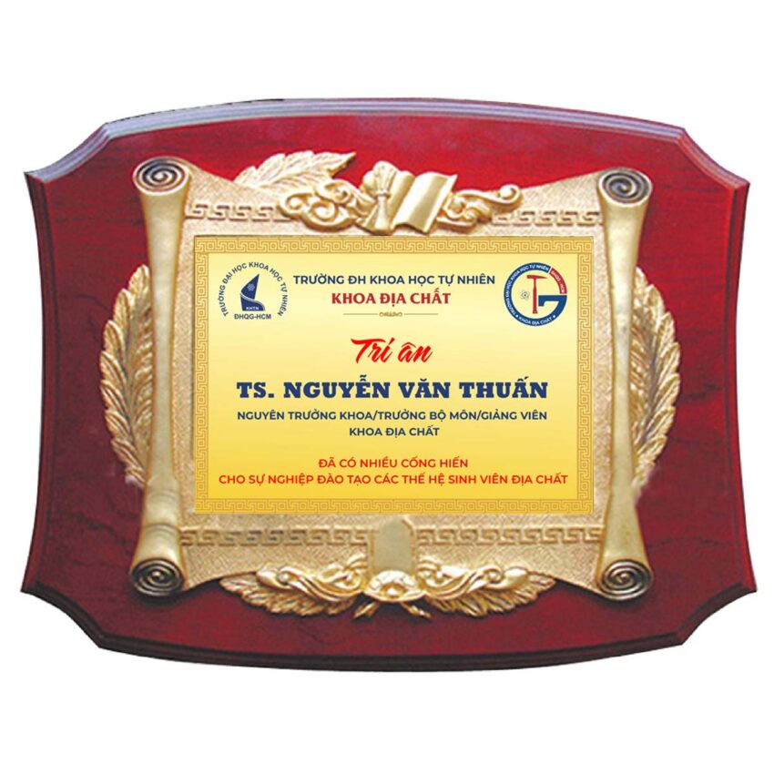 Bảng vinh danh tri ân vì sự cống hiến cho ngành giáo dục