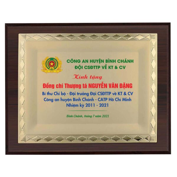 Bảng vinh danh vàng lãnh đạo cao cấp