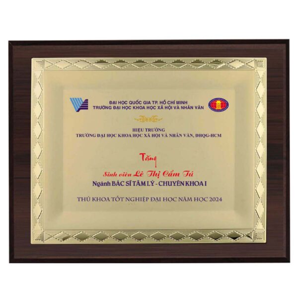 Kỷ niệm chương vinh danh sinh viên xuất sắc
