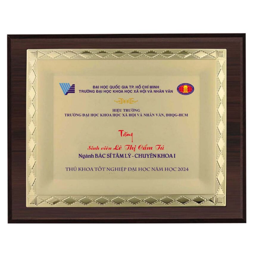 Kỷ niệm chương vinh danh sinh viên xuất sắc