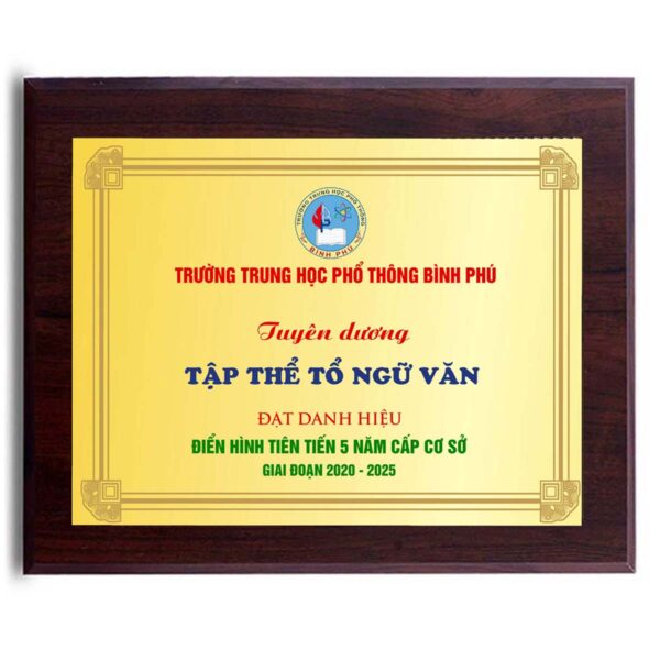 Kỷ niệm chương tuyên dương giáo viên