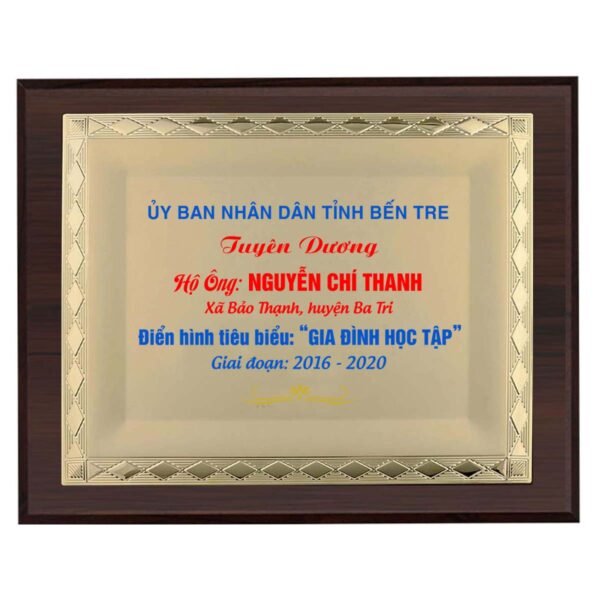 Kỷ niệm chương tuyên dương gia đình học tập