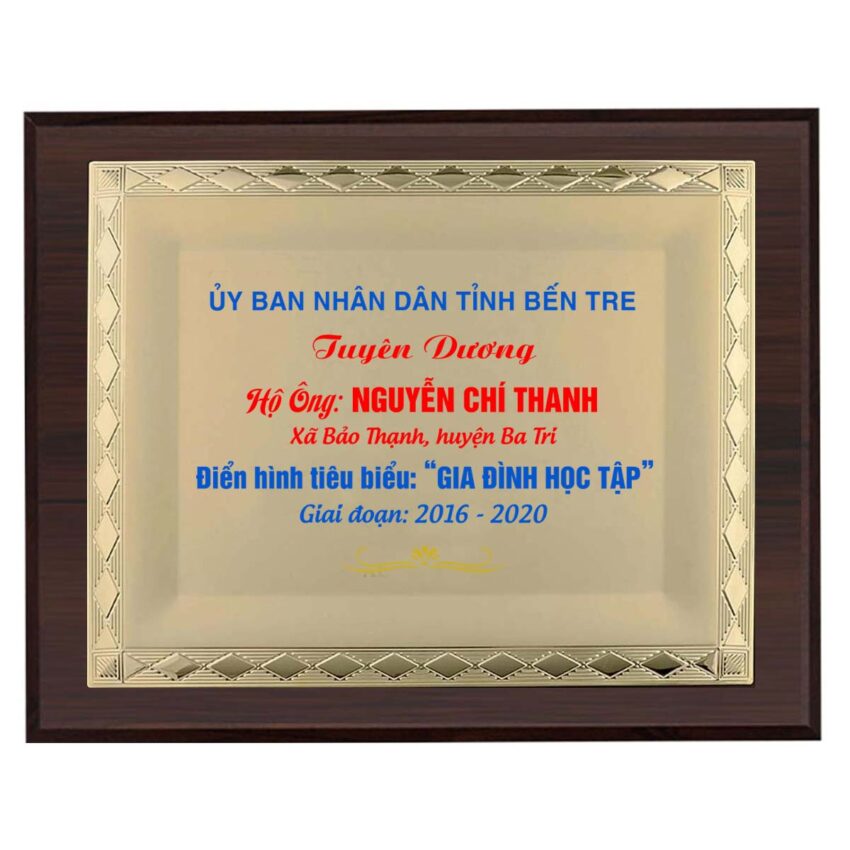 Kỷ niệm chương tuyên dương gia đình học tập