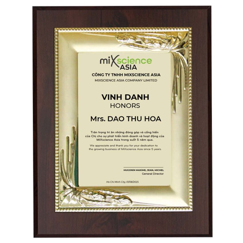 Bảng vinh danh nhân viên xuất sắc năm
